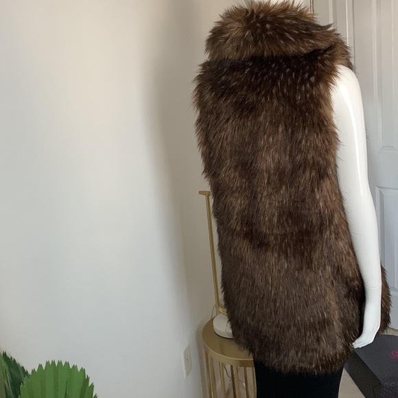 Faux Fur Vest Brown Fox - Medium - Picture 7 of 12